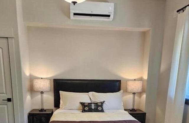 Enjoy a Hassle-Free Stay! Heated Pool, Free Parking, Close to Gardiner Downtown