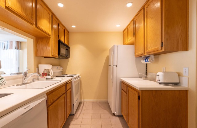 Enjoy a Hassle-Free Stay! 3 Convenient Units w/ Full Kitchen + Pool & Parking