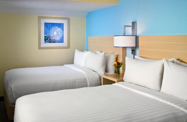 Enjoy a Hassle-Free Stay! Near Gaslight Theatre, Pet-Friendly, Free Breakfast!