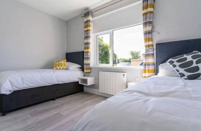 Enjoy a stay at the scenic Tramore Golf Club in one of our Burrows Lodge guest suites.