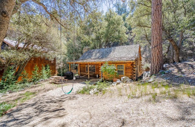 ENJOY - An Authentic Log Cabin - Purple Beds - Games - 420 OK! Pets Stay FREE