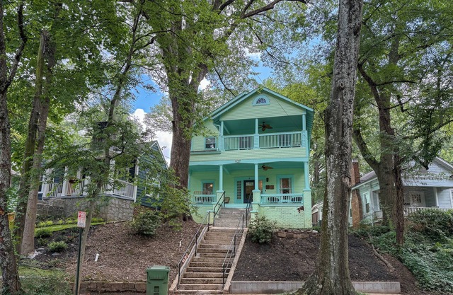 Enjoy both units of this stylish 5BR/5BA Inman Park duplex—perfect for families, business travelers, and groups. Walkable to top restaurants and the BeltLine. Features 2 kitchens, 3 fireplaces, front porch, pool table & private patios.