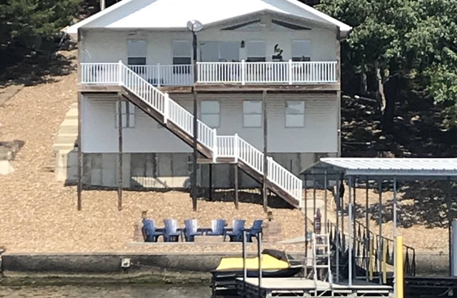 Genießen Sie atemberaubende Ausblicke in diesem entspannenden Großes Familienfreundliche Lakehome