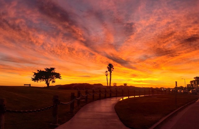 **ENJOY BREATHTAKING VIEWS FROM YOUR PRIVATE DECK FACING TH BEACH**