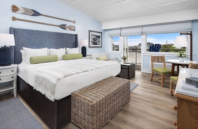 Enjoy Comfort and Convenience on your Vacation! FREE Parking, Indoor Pool!