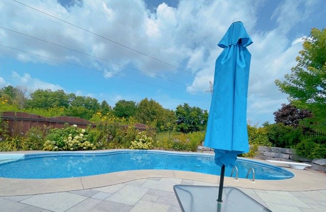 Enjoy fishing at riverside,4 Acres beautiful cottage with brand new pool