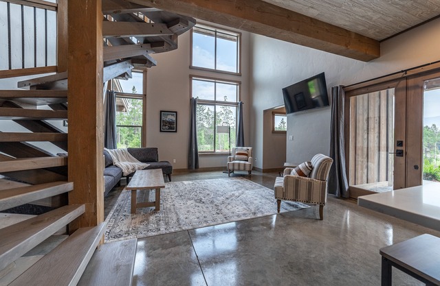 Enjoy Glacier Here! New 2bed/ 2 bath Condo- 7 mi to GNP- Adventure Awaits #2-4