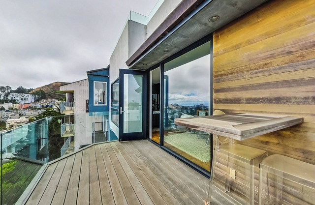 Enjoy luxury-level living in San Francisco, in this spacious, comfortable house with modern appointments, free street parking and gorgeous views.