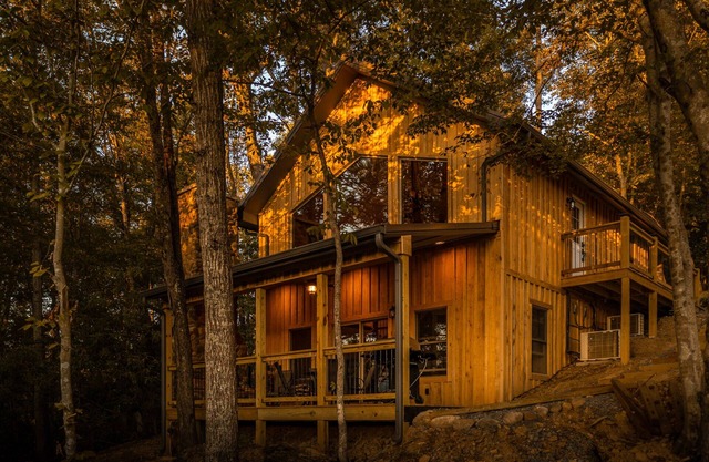 Enjoy Mtn/Rvr Views from Bufflehead Cabin, porch fireplace, 500ft river frontage