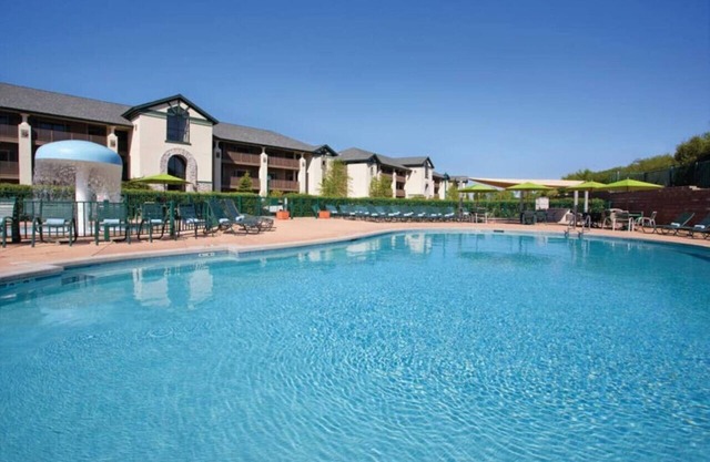 Enjoy onsite Waterpark in this family friendly 1BD condo