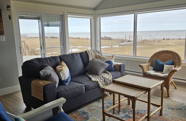 Enjoy our Belvédère (Beautiful View) beach house with beachfront lookout!