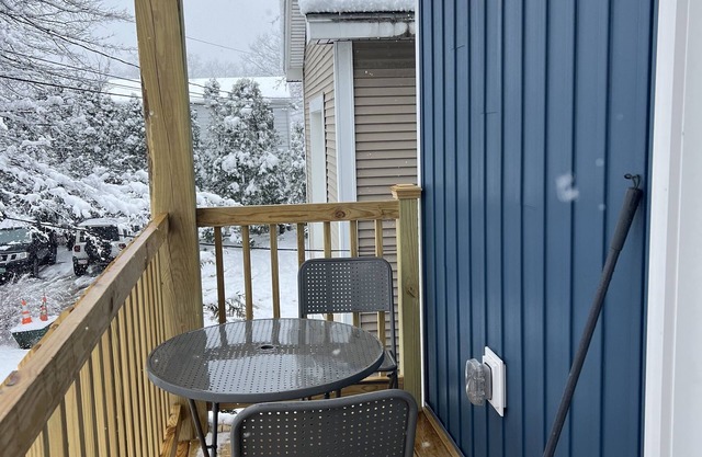 enjoy our newly constructed in-law apartment close to downtown accommodations