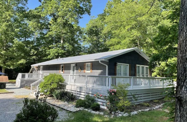 Enjoy peaceful lake life at the Cozy Lake Gaston Estates Cottage!!