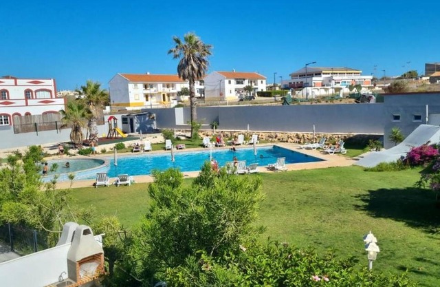 ENJOY POOL, BEACH and more at this nice apartment 3 minutes from Mareta's Beach