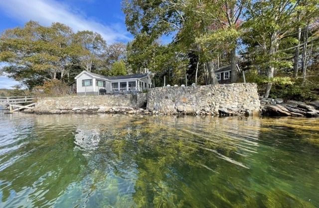 Genießen Sie die Privatsphäre in diesem Cottage am Wasser