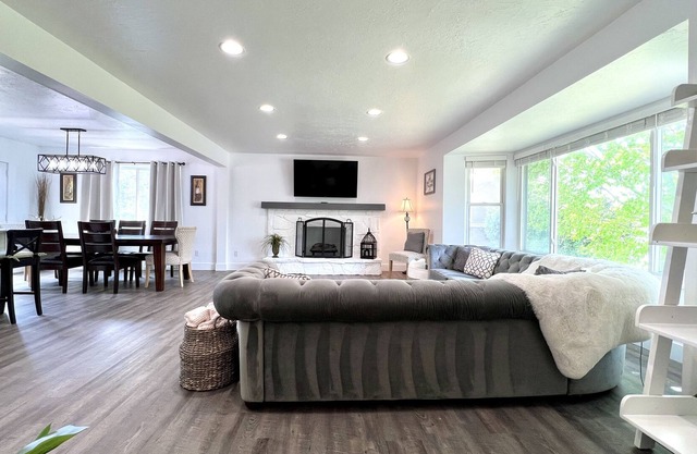 Enjoy SLC from the Comfort of a Quiet Neighborhood