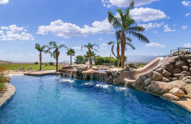 Andreas Oasis Immobilien 5 Schlafzimmer 5. 5 Bäder, ein Spielzimmer, für 8-10, 8.800 s. q. ft