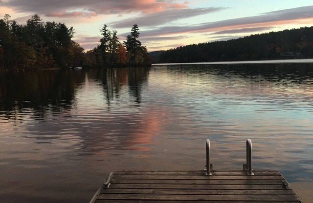 Genießen Sie die atemberaubende Aussicht in diesem geräumigen Haus am Kezar-See!