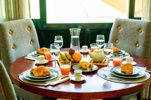 Enjoy the city center at fully equipped 2 BR 5 Min walk to beach & market