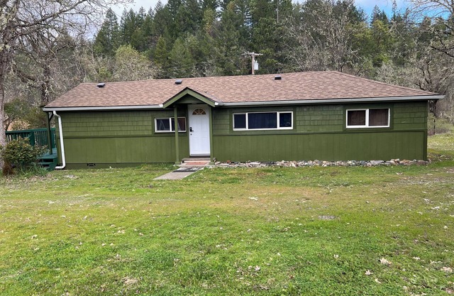 Enjoy the Hobbit House! Charming 2-bedroom 1-bathroom house in Kerby, Oregon
