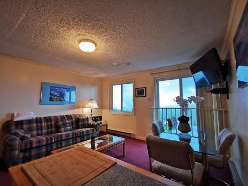 Enjoy the Long Range View, Ski in n out Top of the Mountain condo