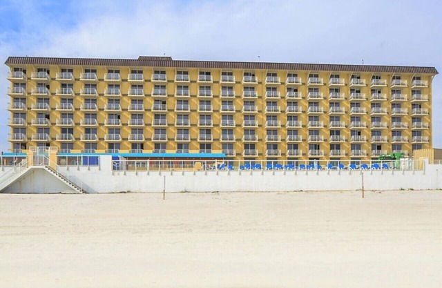 Enjoy the sands of the Atlantic in this tropical 2BD condo with resort amenities for family