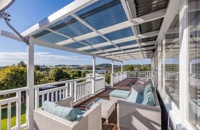 Enjoy the View - Kerikeri Holiday Home, KERIKERI