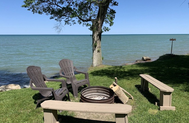 Enjoy the views at this Gorgeous Lakeside Get-away!