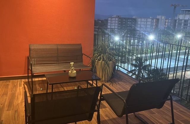 Enjoy this beautiful and quiet apartment in the company of your loved ones.