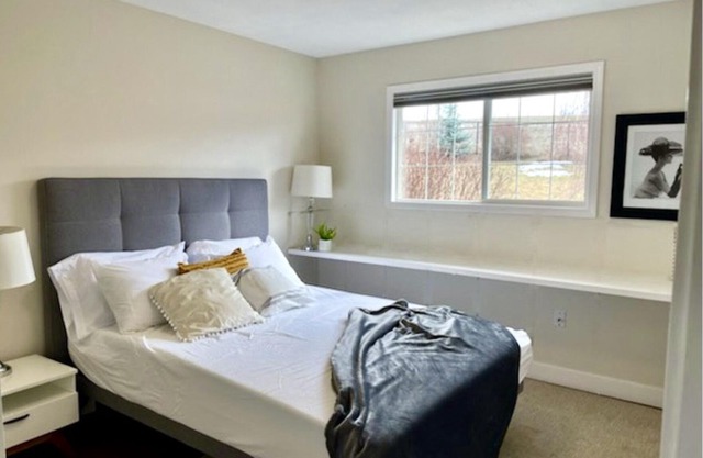 Enjoy Valley views - 3bd 2bth - Great homebase for your Okanagan adventures.