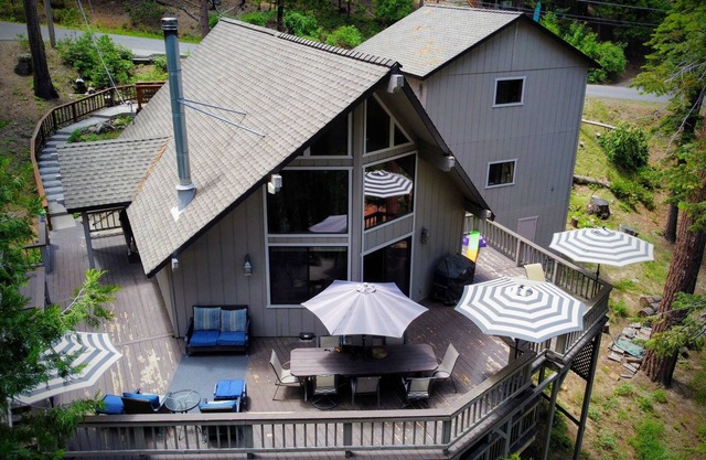 WOW! EARLY SUMMER SPECIALS! 5, FIVE, 5 MIN TO PINECREST LAKE! PACK YOUR BAGS NOW