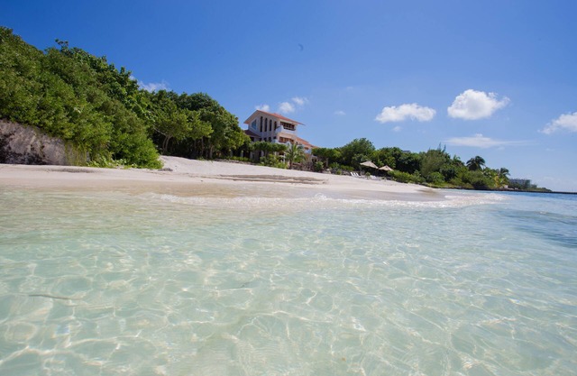 Genießen Sie Ihren eigenen Privatstrand in dieser erstaunlichen Luxusimmobilie am Strand !!!