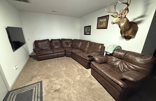 Enjoyable 2-bedroom condo with AC / Heat in charming Downtown Beaver
