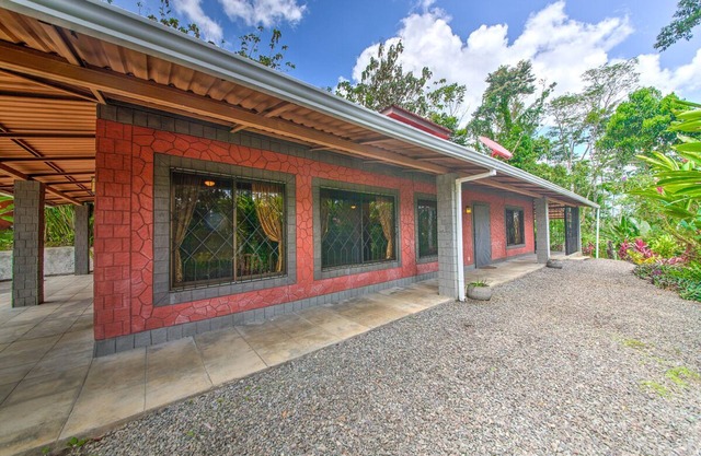 Erleuchten Sie Ihre Sinne in einem üppigen Regenwald von Costa Rica!