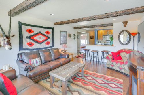 Ennis Vacation Rental with Balcony Walk to Downtown