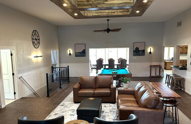 Enormous Home On Golf Course. Newly renovated - Sleeps 21!