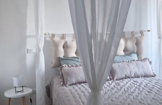 Enrica apartment, elegant, near the lake historic center free parking