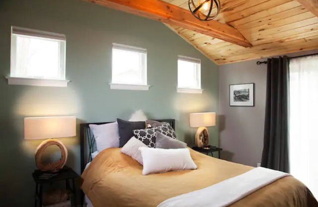 Ensuite Escape Old Town Ft. Collins - Over 350 5-Star Reviews on Air B N B