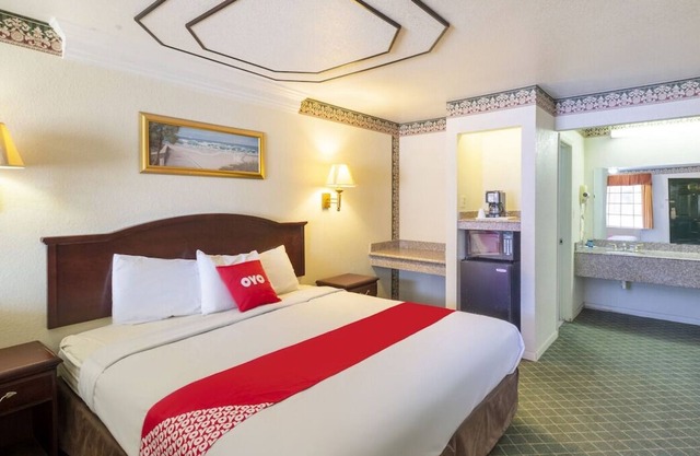 Ensuring a Very Comfortable & Memorable Stay! Near Brush Country Bar-B-Q!