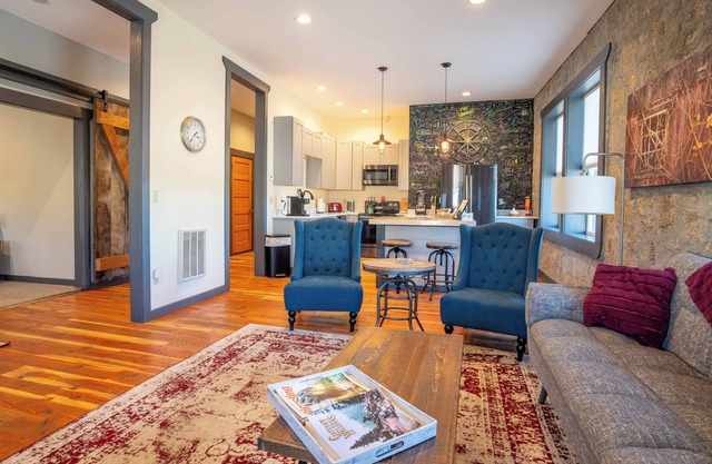 Enterprise's Coziest 1BD 1BA, Centrally Located