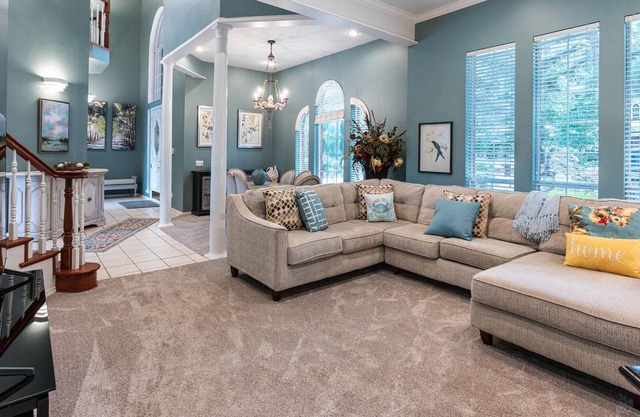 Entertainers delight. Enjoy this 5500 Sq ft house.