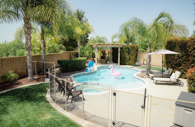 Entertainers paradise with salt water pool - close to Temecula wineries