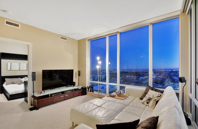Downtown Excutive Condo mit Blick auf die Berge