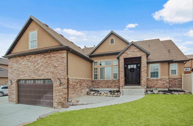 Entertainment dream Large Home with 7 bedrooms sleeps 20+