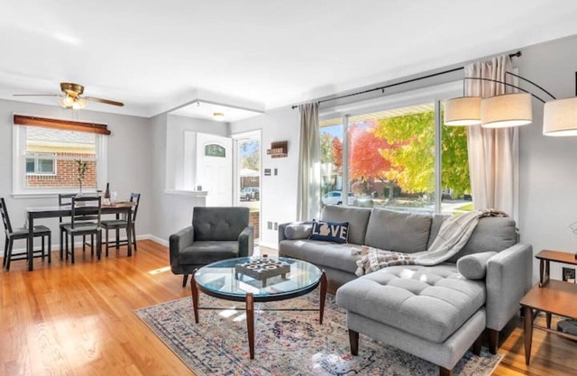 ★Entertainment & Game Room w/ Bar★ Cheerful and Bright Ranch w/ 2 Full Baths