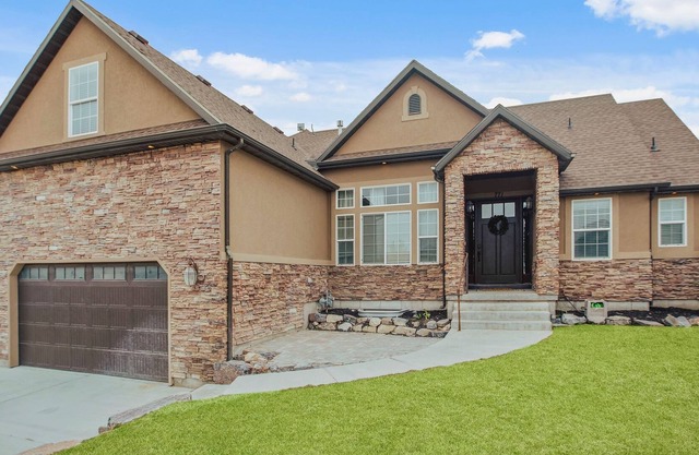 Entertainment dream Large Home with 7 bedrooms sleeps 20+