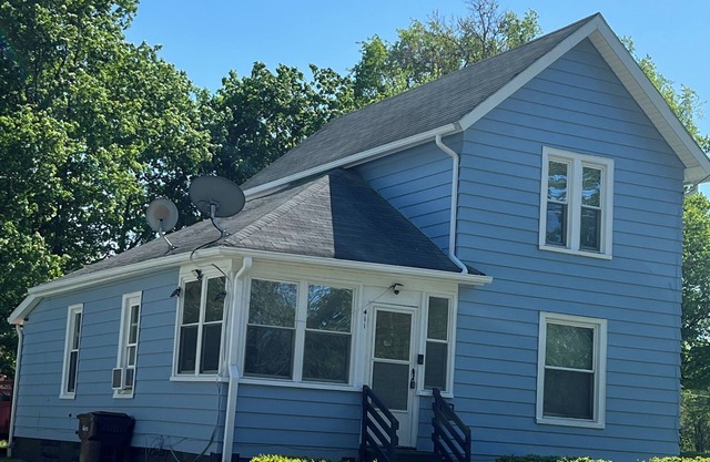 ENTIIRE HOUSE: Historic Charm with Modern Comforts .