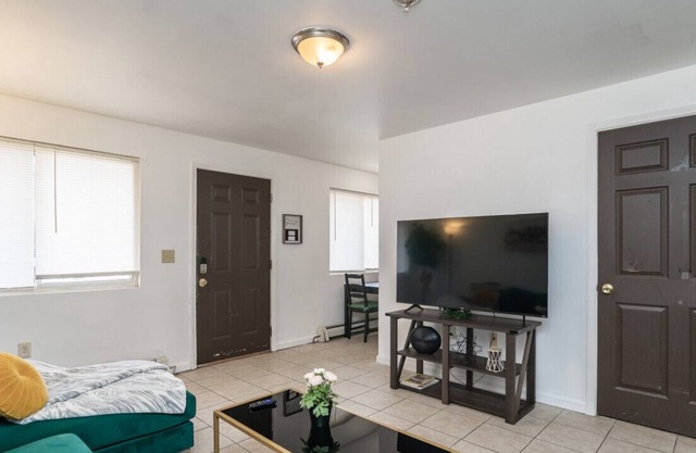Entire 1-Bedroom Apartment