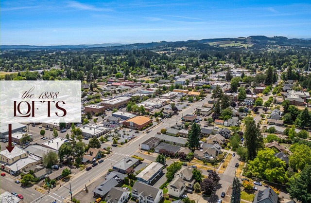 1888 Historic 3-bedroom Loft located in the heart of Newberg