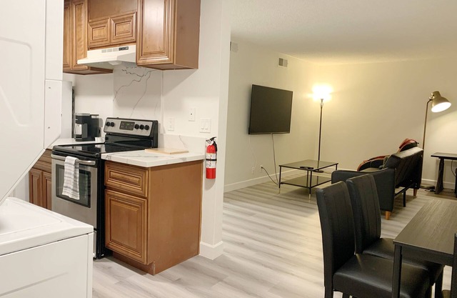 Entire 2-Bd Gated Condo (30-40mins from Disney)